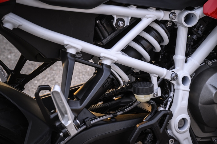 BMW F 450 RR (2027) : 48 chevaux, look de S 1000 RR, à partir de 7 350 €, le bon coup de BMW sur le marché A2 ?