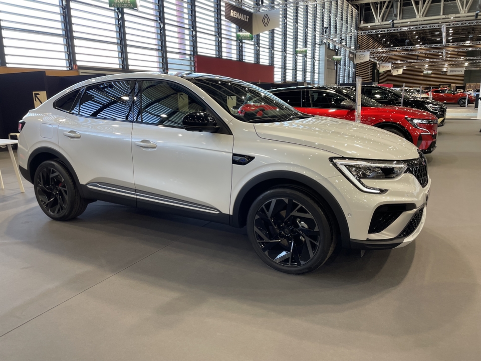S8-renault-arkana-restyle-des-retouches-trop-timides-en-direct-du-salon-de-lyon-2023-771952.jpg