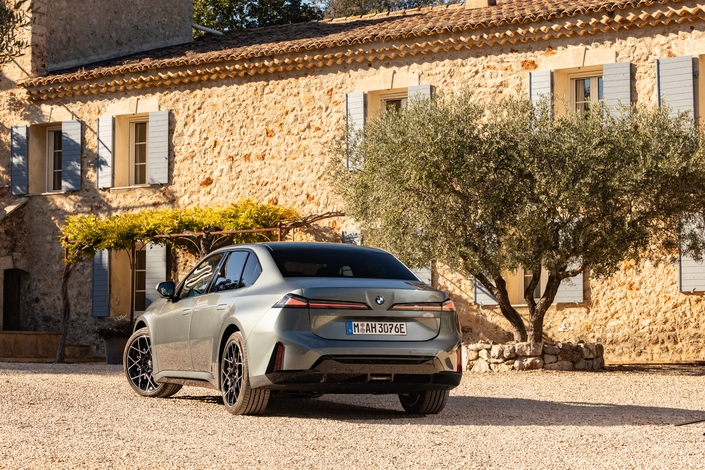 Essai nouvelle BMW i3 50 : est-elle meilleure que la Tesla Model 3 ?