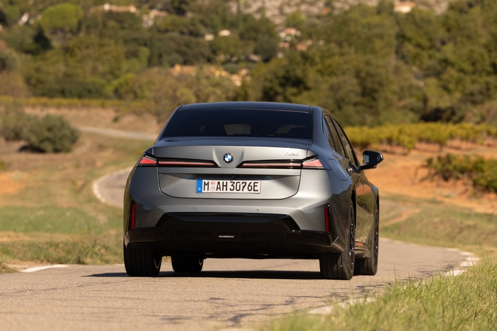 Essai nouvelle BMW i3 50 : est-elle meilleure que la Tesla Model 3 ?