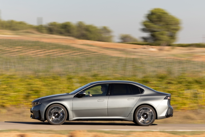 Essai nouvelle BMW i3 50 : est-elle meilleure que la Tesla Model 3 ?