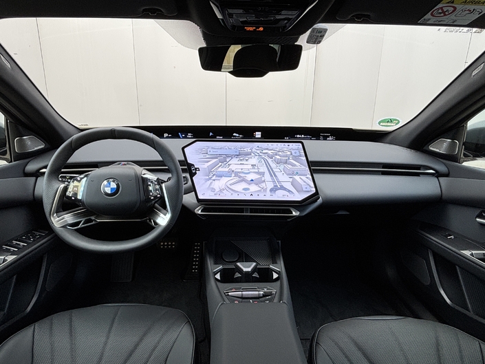 Cette organisation de planche de bord est désormais classique chez BMW. Elle fait preuve d’une belle visibilité.