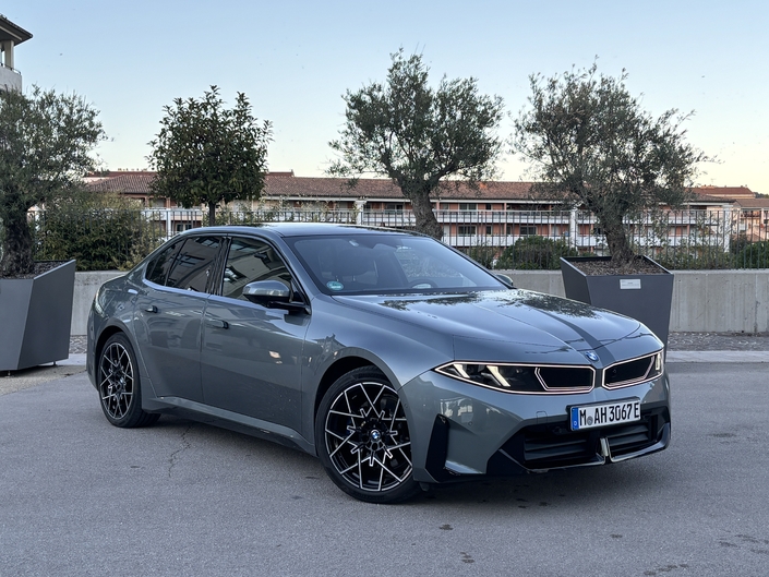Essai nouvelle BMW i3 50 : est-elle meilleure que la Tesla Model 3 ?