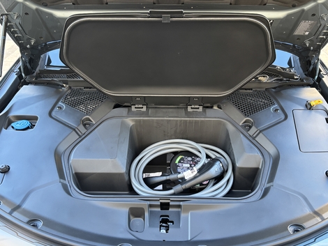 Avec les 31 litres du coffre, la i3 possède la même capacité de chargement que la Série 3 (350 litres).