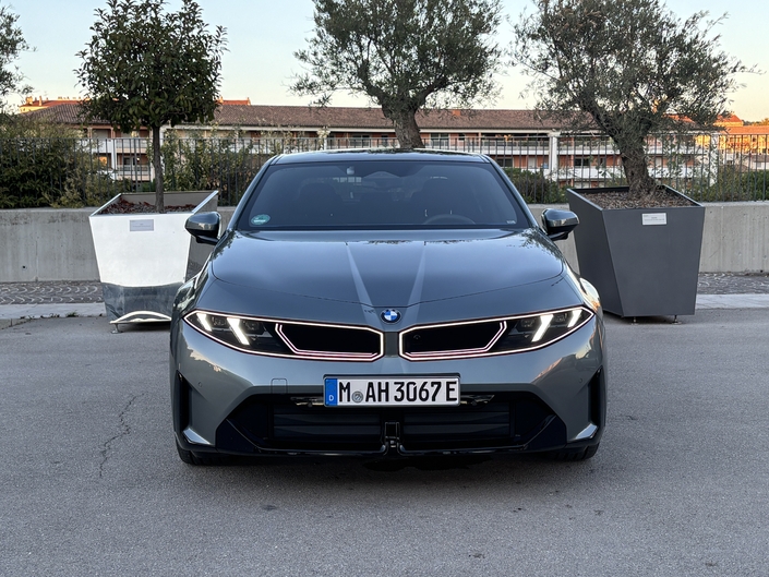 Essai nouvelle BMW i3 50 : est-elle meilleure que la Tesla Model 3 ?