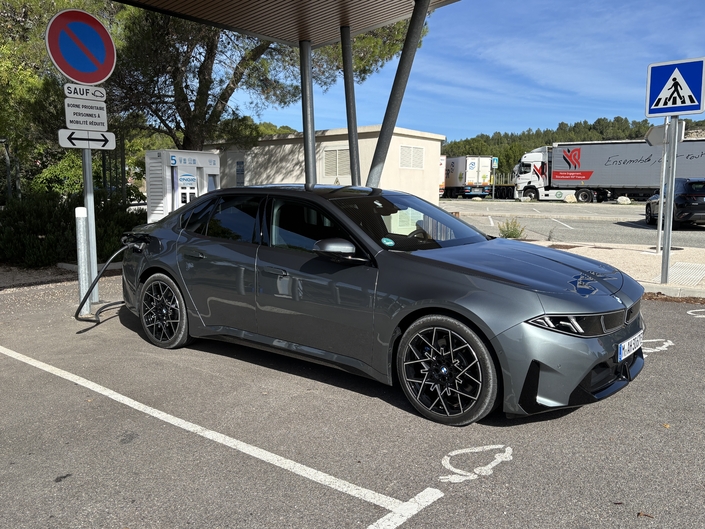 Essai nouvelle BMW i3 50 : est-elle meilleure que la Tesla Model 3 ?