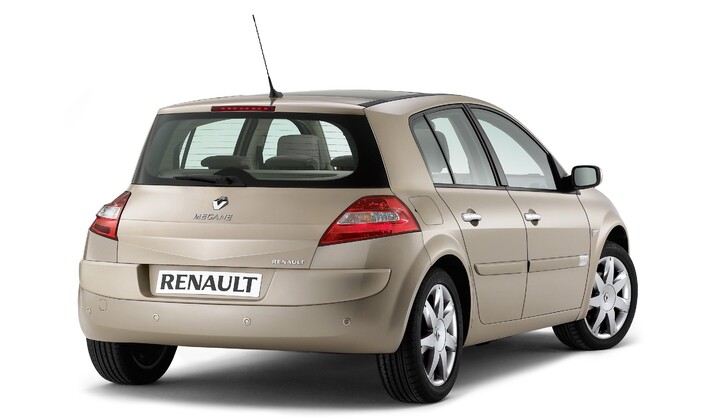 La mise à jour de 2005 apporte aussi de nouveaux feux arrière à la Renault Mégane.