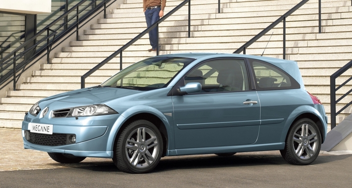 Fin 2006, le 2,0 l 165 ch se retrouve dans la nouvelle Mégane GT à la présentation et au châssis plus sportifs.