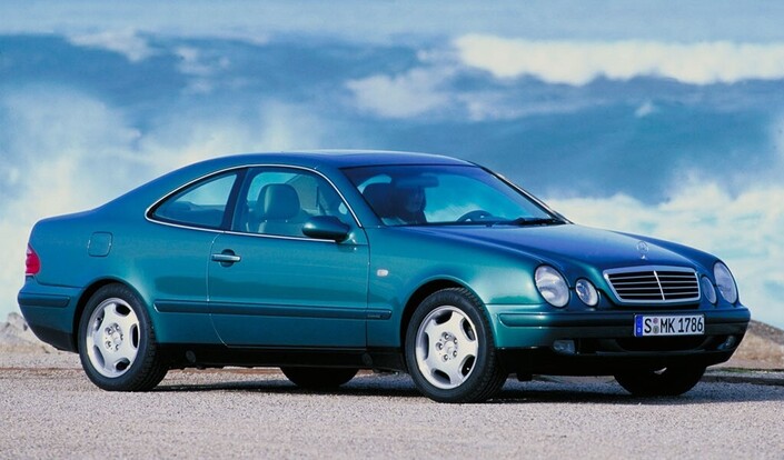 En mai 1997, le coupé Mercedes CLK est commercialisé en Europe, après avoir été présenté en janvier au salon de Detroit.