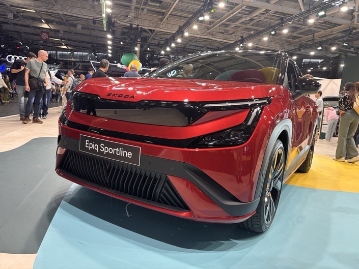 Sympa, l'Epiq. La gamme démarre à 26 470 €, mais les prix peuvent vite grimper: près de 50 000 € pour le modèle exposé sur le stand Skoda au Mondial. Dans ces conditions, une seule solution: la location, financement choisi par 80% des clients particuliers chez Skoda France.
