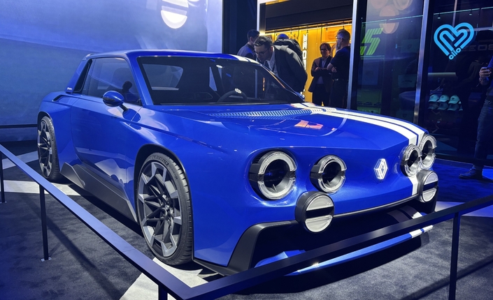 Le concept Renault 8 Gordini, quelle gueule ! Mais on se demande bien pourquoi il n'est pas déjà achetable.