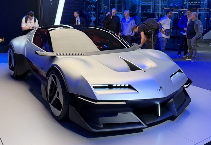 Autre surprise du Mondial, cette Alpine A310 Concept, superbe. Mais rien de bien nouveau techniquement.