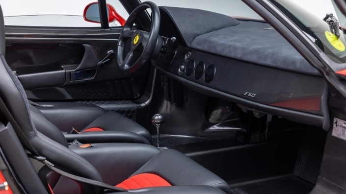 Qui veut une Ferrari F50 presque neuve attendue à prix d’or ?