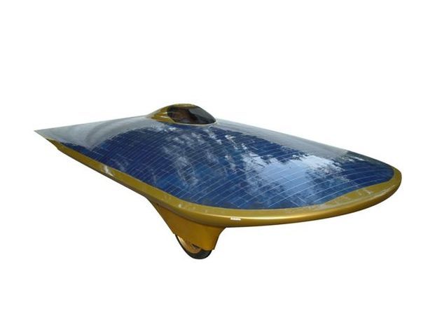 Record : un véhicule à l'énergie solaire a effectué 15 000 km !