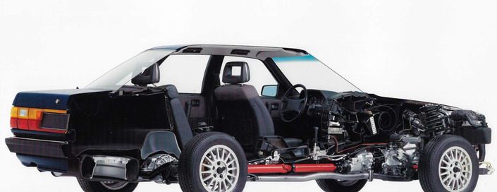 La transmission Quattro apporte à l'Audi 200 outre quatre roues motrices, une suspension arrière indépendante.