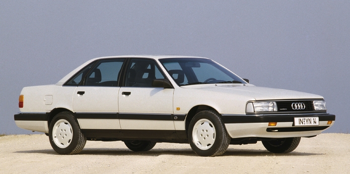 En 1989, l'Audi 200 Turbo passe à la vitesse supérieure avec sa culasse à 20 soupapes, ses 220 ch, ses boucliers US et ses trains roulants élargis, issus de la V8.