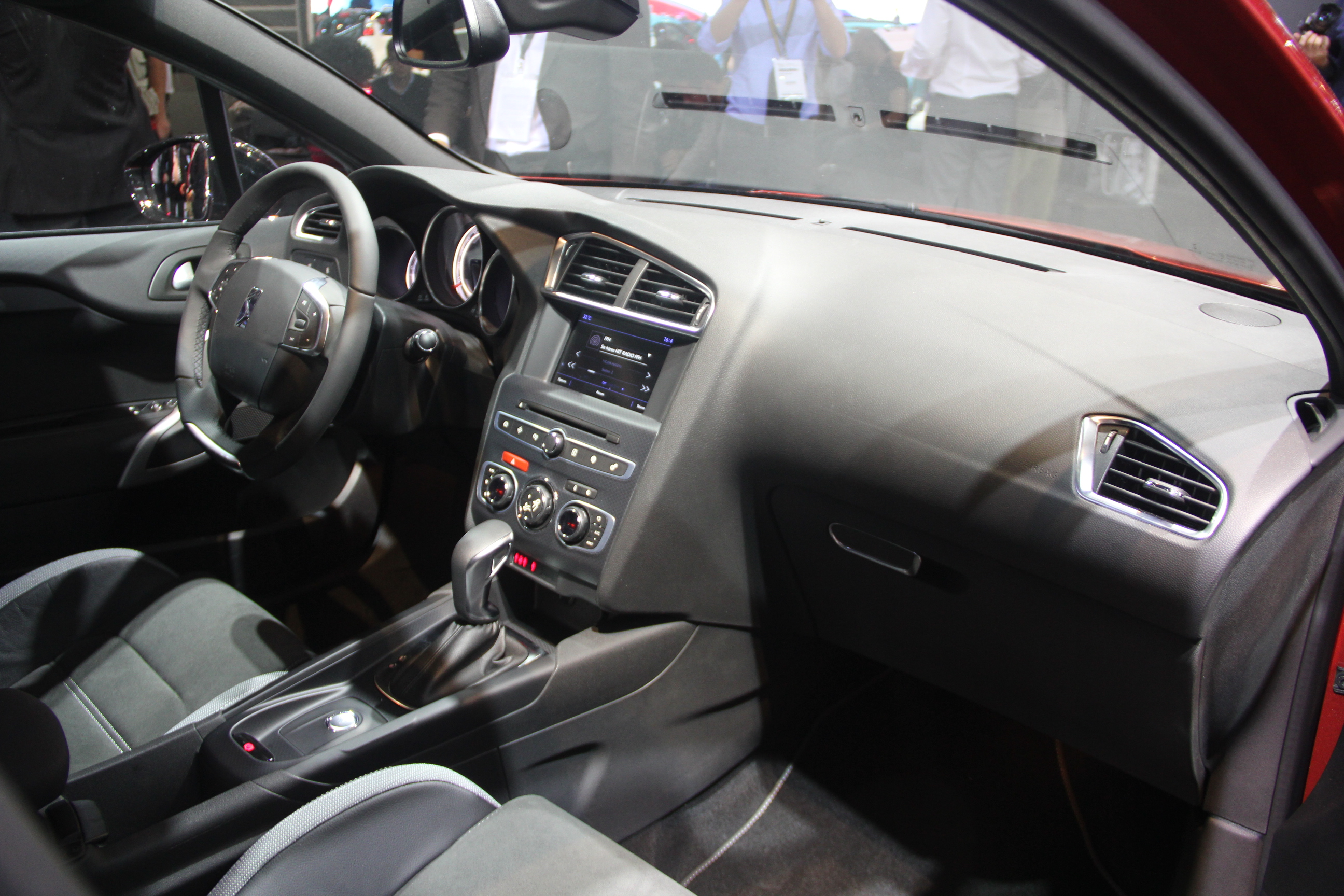 DS 4 Crossback : relevée - Vidéo en direct du salon de Francfort 2015