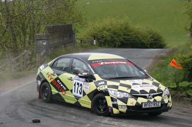 Une Honda Civic hybride de course ! 