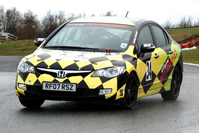 Une Honda Civic hybride de course ! 