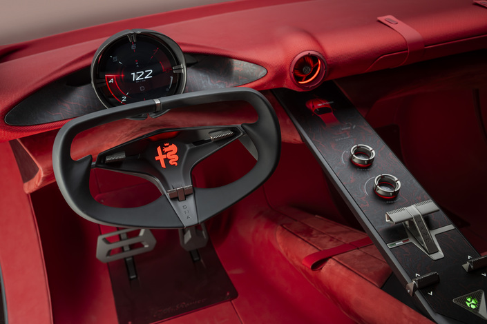 Sur le concept Alfa Romeo Cuorerosss, les deux écrans se replient pour n’en former qu’un.