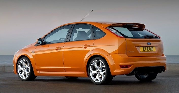 En 5 portes, la Ford Focus II ST bénéficie en 2008 des mêmes modifications que la 3-portes.