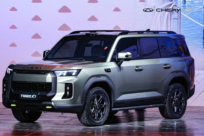 Sous cet angle, il ressemble au dernier Toyota Land Cruiser.