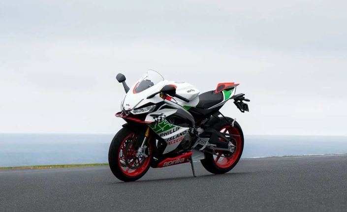 Aprilia dit adieu à Phillip Island avec une RS 660 Tribute de 105 chevaux, numérotée et chargée d'histoire !