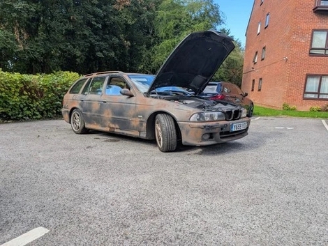 Quelqu’un a eu l’étrange idée du rat look sur une BMW Série 5 E39