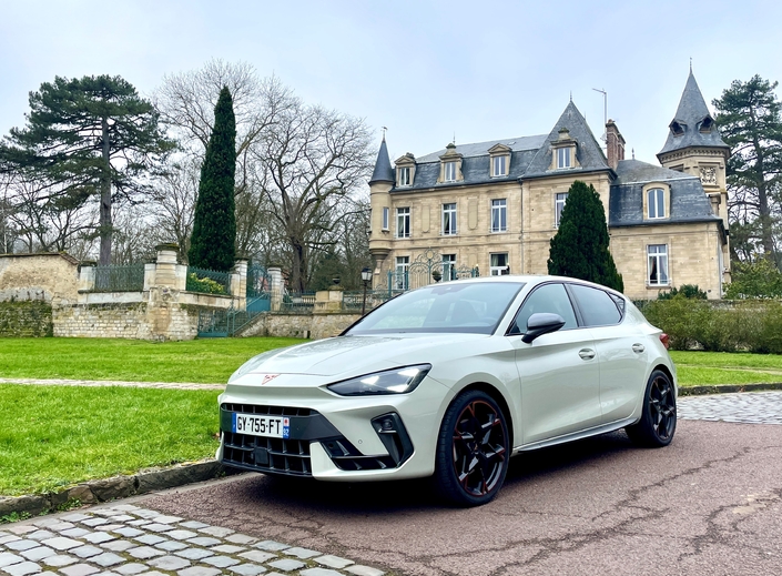 Il y a toujours de bonnes remises ce mois-ci sur la Cupra Leon.