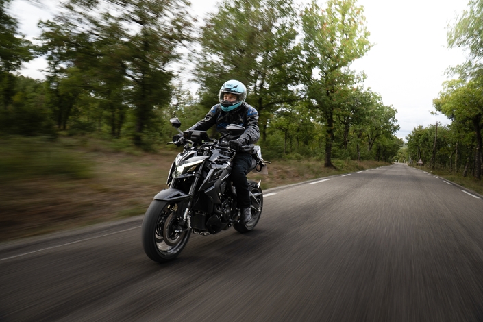 Essai Zontes 703 R : le roadster 3 cylindres à prix cassé qui veut bousculer le marché