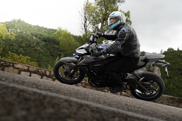 Essai Zontes 703 R : le roadster 3 cylindres à prix cassé qui veut bousculer le marché