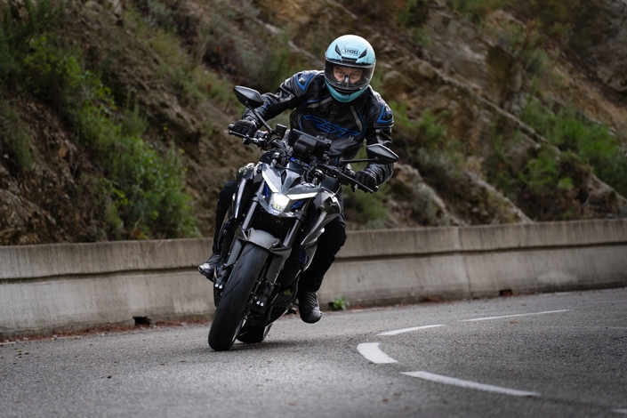 Essai Zontes 703 R : le roadster 3 cylindres à prix cassé qui veut bousculer le marché