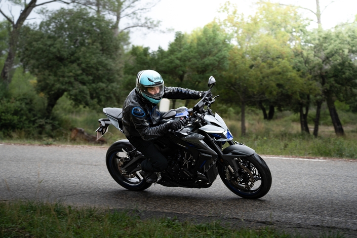 Essai Zontes 703 R : le roadster 3 cylindres à prix cassé qui veut bousculer le marché