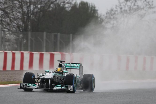 Essais F1 Barcelone : Hamilton danse sous la pluie