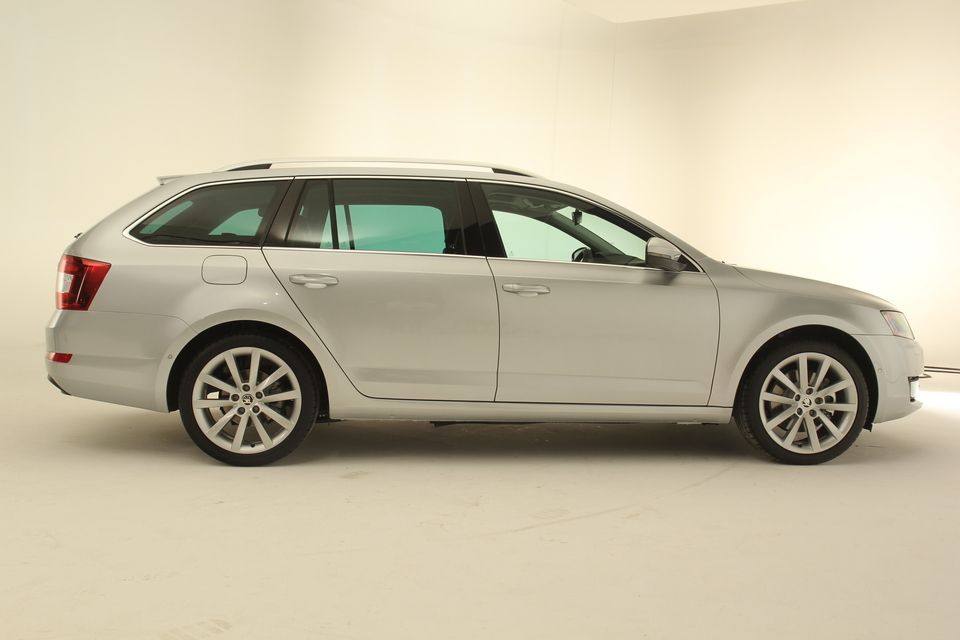 Premium Acero Inox. Protección De Bordes Carga Mate Para Skoda Octavia