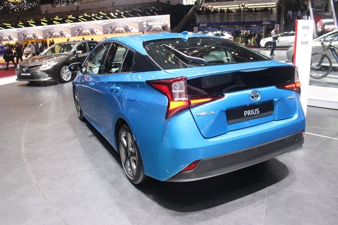 https://images.caradisiac.com/images/4/8/4/0/174840/S7-toyota-prius-restylee-2019-plus-sage-en-direct-du-salon-de-geneve-583756.jpg