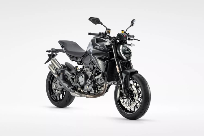 Le roadster le moins cher de la gamme : Ducati relance le mythique Monster Dark à partir de 10 990 € !