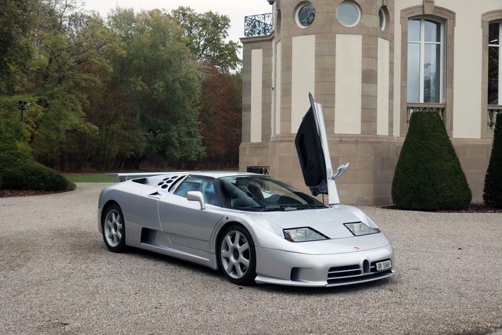 Plus de 12 000 ch et 50 millions d'euros sur la route : neuf Bugatti en parade en Alsace.