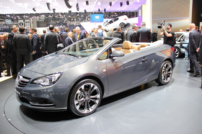 Vidéo en direct de Genève 2013 - Opel Cascada : jolie