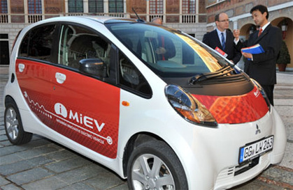 Une démonstration de la Mitsubishi i MiEV électrique à Monaco