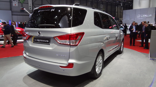 En direct de Genève 2013 - Ssangyong Rodius : simple et massif !