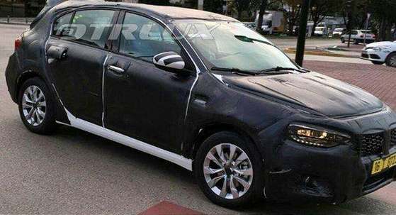 Surprise : sous le camouflage, la nouvelle Fiat Tipo