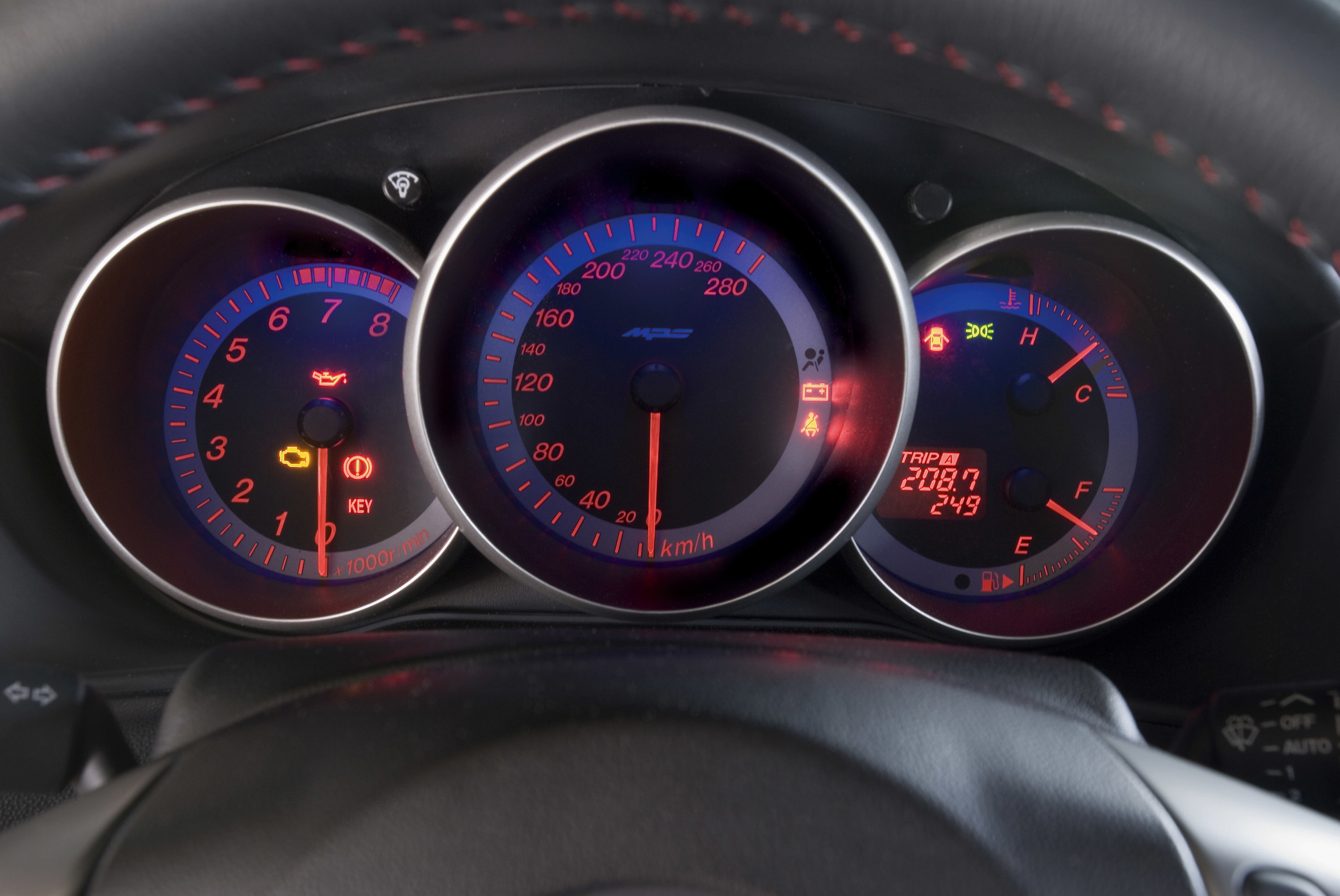 Mazda 2 мигает лампочка. Mazda cx 5 приборная панель индикаторы. мазда моргает. лампочка чек мазда cx7. индикатор ремней мазда 6.