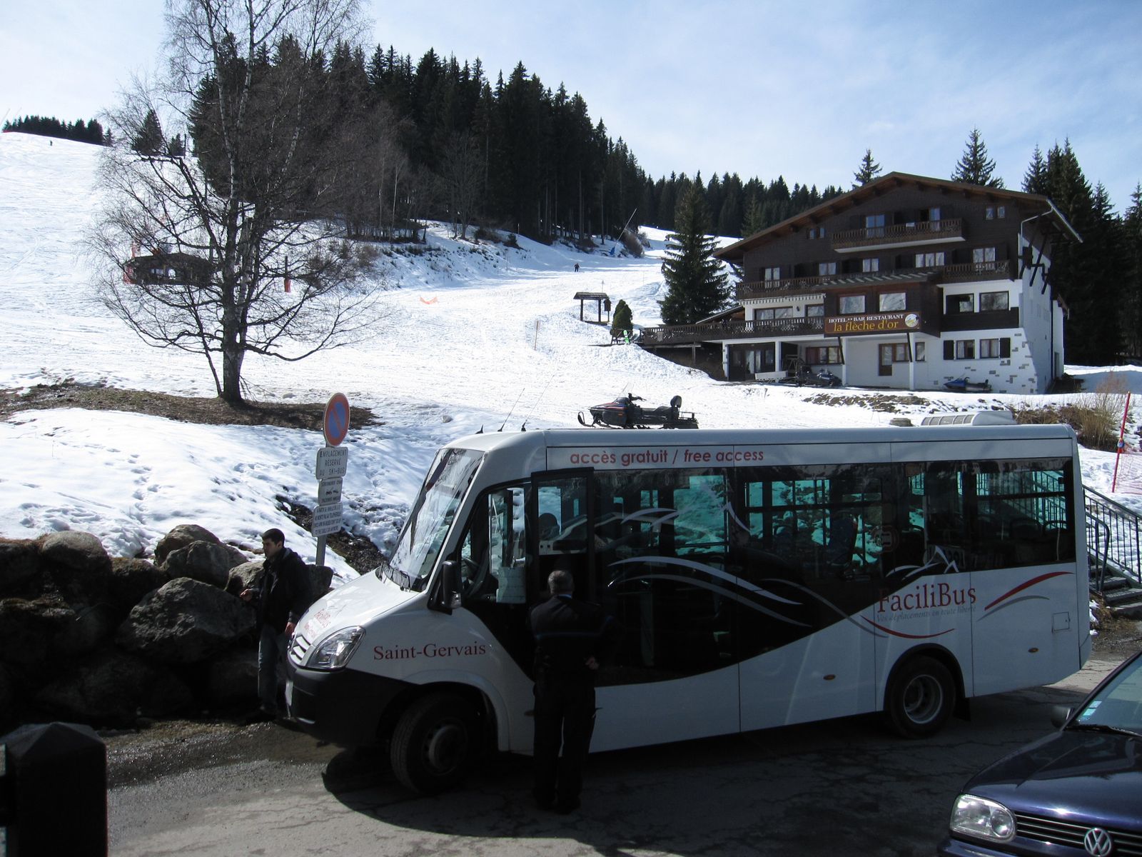 Le Tramway Du Mont Blanc Se Glisse Partout