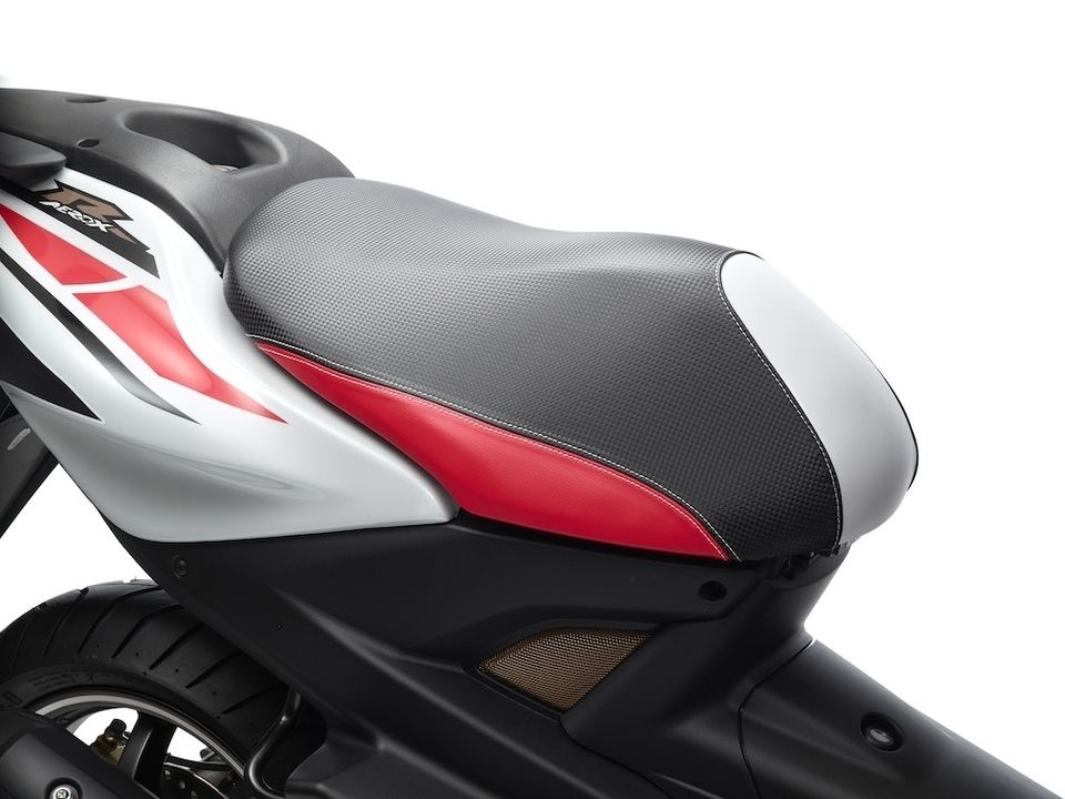 Nouveauté Scooter 2012 : Yamaha Aerox 50 cm3 WGP 50ème anniversaire