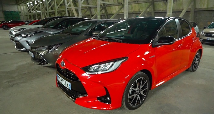 Salon de l'auto Caradisiac - Le stand Toyota : tout hybride (ou presque)