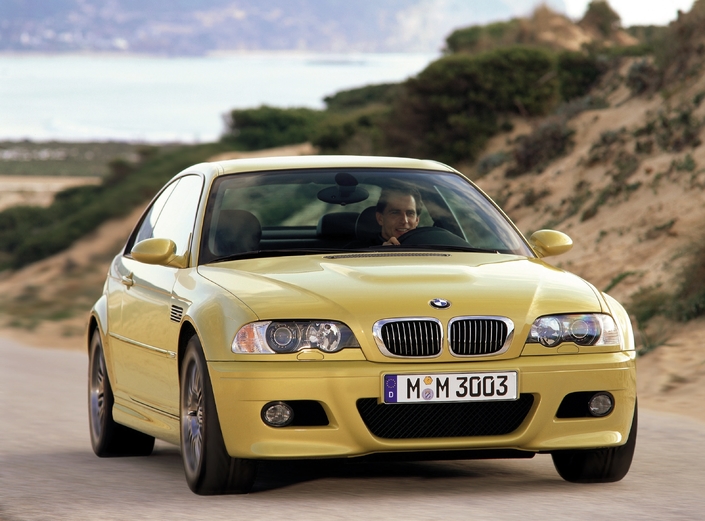 La BMW M3 E46, ici en 2001, conserve le fabuleux 6-cylindres de sa devancière E36 mais le pousse à 343 ch.