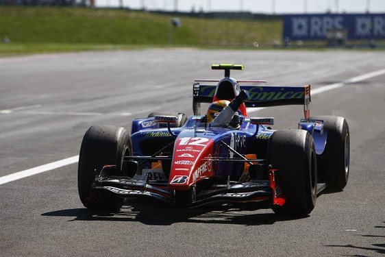 GP2 Magny-Cours Course 1 : Pantano s'échappe