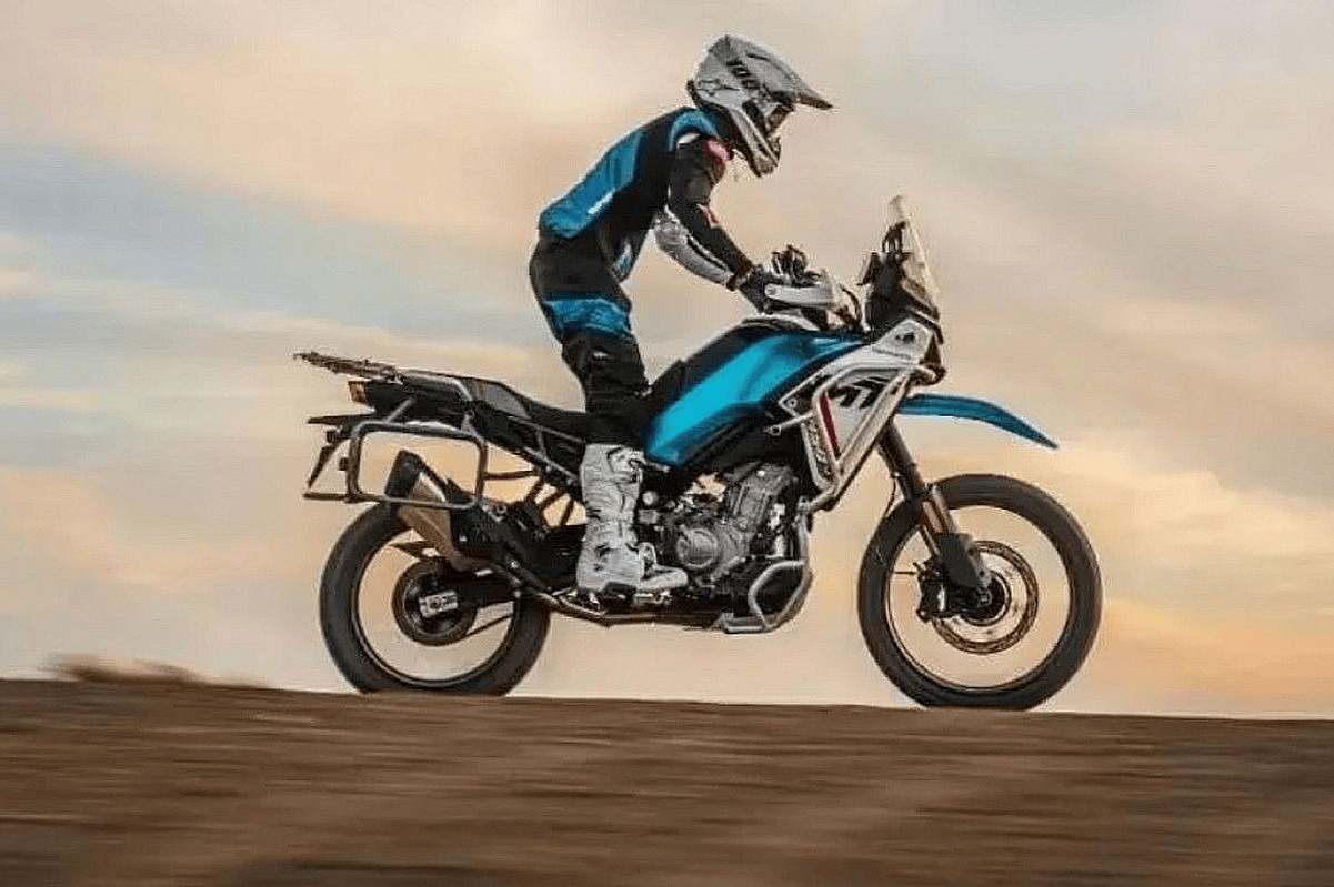 CFMoto 450 MT : un nouveau trail A2 présenté à Milan