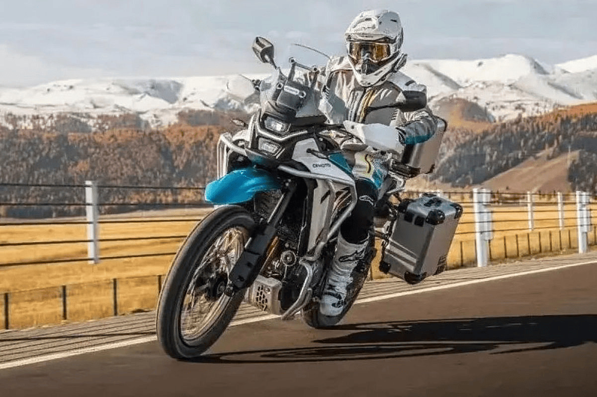 CFMoto 450 MT un nouveau trail A2 présenté à Milan